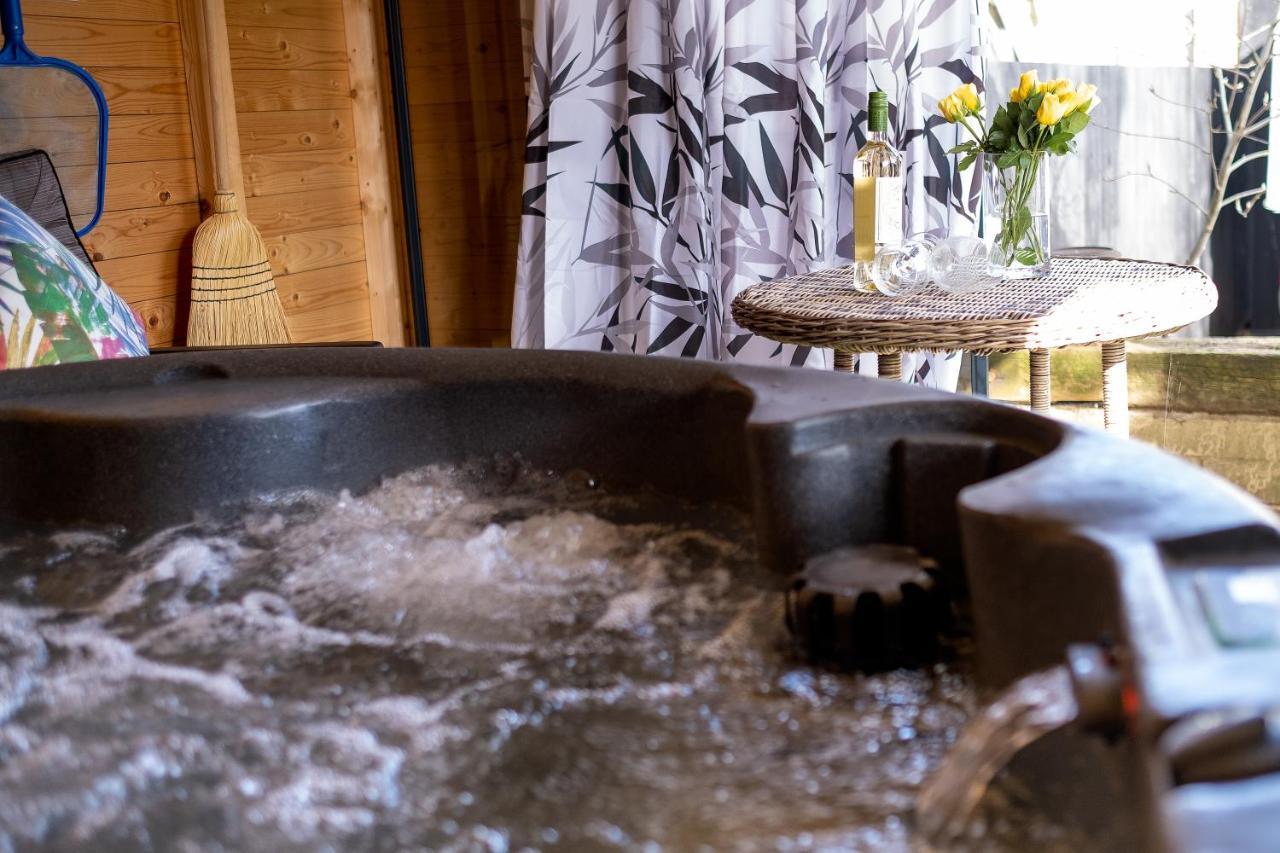 Quavers Rest - Quintessential Little Home & Hot Tub Available ! Rushford  外观 照片